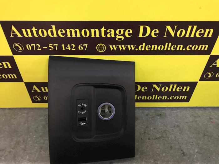 Używane Zapalniczka Mini Countryman (F60) 1.5 TwinPower Turbo 12V Cooper SE ALL4 Cena € 54,45 Z VAT oferowane przez autodemontage denollen