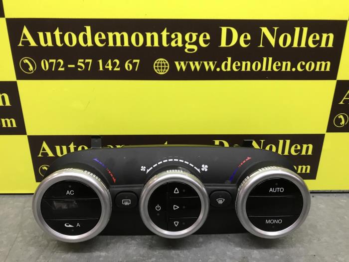 Panel de control de calefacción de un Alfa Romeo Giulietta (940) 2.0 JTDm 16V 170 2013