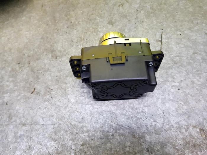 Begagnade Kontrollenhet, multimedia Mercedes A (W176) 1.5 A-180 CDI, A-180d 16V Pris € 22,00 Marginaltabell erbjuds av autodemontage denollen