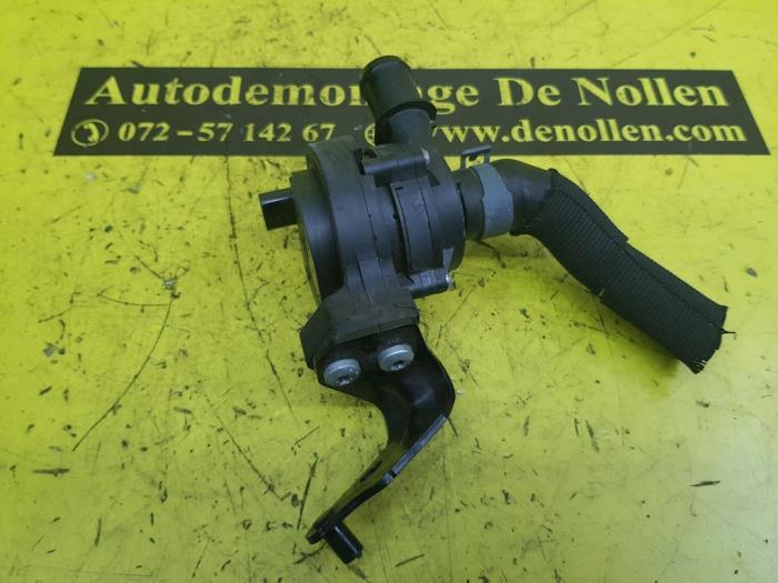 Begagnade Extra vattenpump Volkswagen Golf Pris € 64,13 Inklusive moms erbjuds av autodemontage denollen