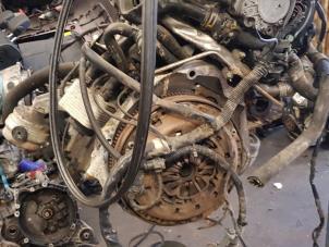 Engine from a Audi A4 Avant (B7) 2.0 TDI 16V 2009