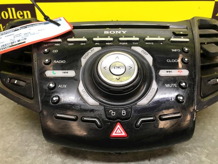 Panel de control de radio de un Ford Fiesta 6 (JA8) 1.0 EcoBoost 12V 125 2015