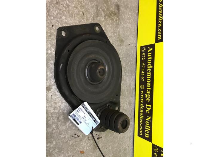 Rear spring retainer, right from a Renault Trafic 2016