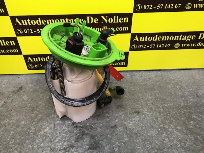 Electric fuel pump from a Volkswagen Golf VII Variant (AUVV) 2.0 R 4Motion 16V 2017