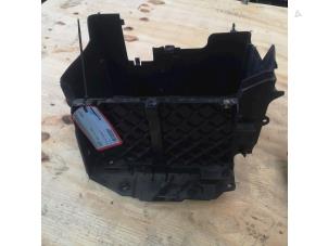Used Battery box Renault Trafic (1FL/2FL/3FL/4FL) 1.6 dCi 115 Price € 60,50 Inclusive VAT offered by de Nollen autorecycling