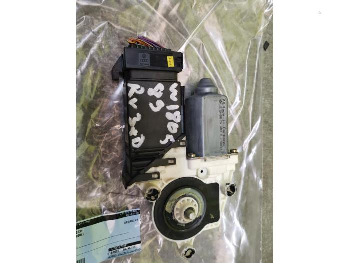 Usados Motor de ventanilla de puerta Volkswagen Golf IV (1J1) 1.4 16V Precio € 36,00 Norma de margen ofrecido por autodemontage denollen