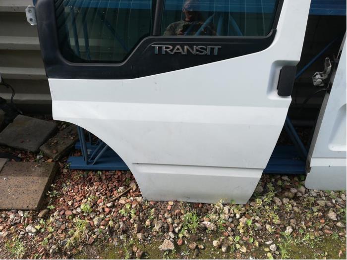 Puerta delantera furgoneta de un Ford Transit 2.2 TDCi 16V Euro 5 2012