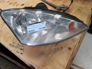 Used Headlight, right Ford Focus 1 1.8 TDCi 115 Price € 30,00 Margin scheme offered by de Nollen autorecycling