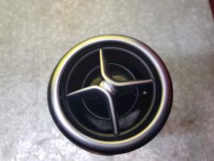 Usados Rejilla de aire de salpicadero Mercedes B (W246,242) 1.5 B-180 CDI 16V Precio € 30,00 Norma de margen ofrecido por de Nollen autorecycling