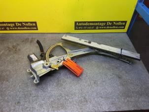 Used Window mechanism 4-door, front right Opel Astra H (L48) 1.6 16V Price € 60,50 Inclusive VAT offered by de Nollen autorecycling