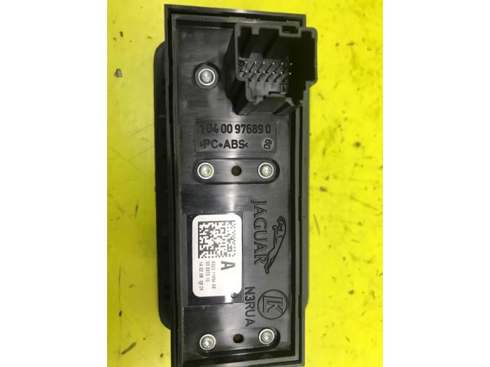 Tailgate switch Jaguar XF 3.0 D V6 24V 8X2311654AB jaguar