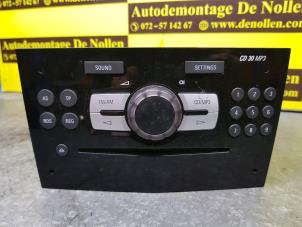 Używane Radioodtwarzacz CD Opel Corsa D 1.2 16V Cena € 90,75 Z VAT oferowane przez de Nollen autorecycling