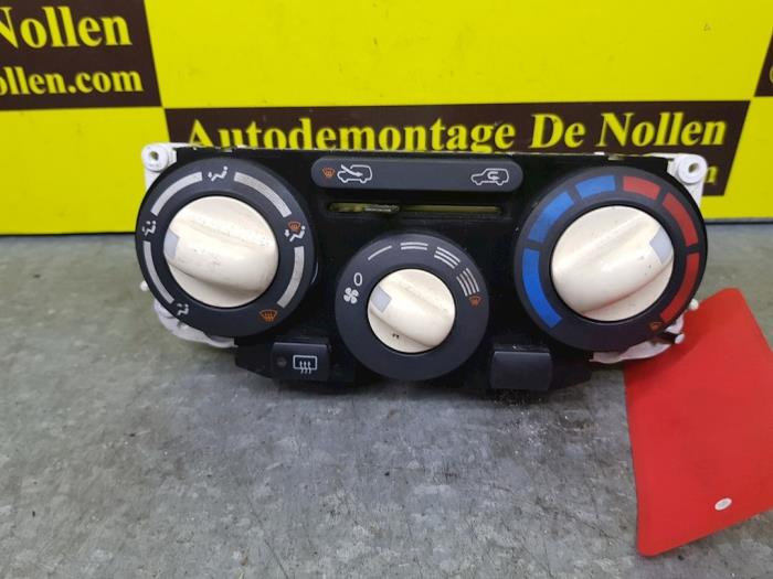 Begagnade Värmekontrollpanel Nissan Micra (K12) 1.2 16V Pris € 40,00 Marginaltabell erbjuds av autodemontage denollen