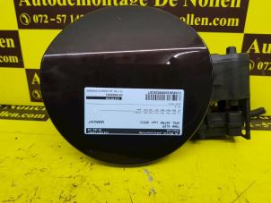 Used Tank cap cover Opel Astra J (PC6/PD6/PE6/PF6) 1.6 16V Price € 75,00 Margin scheme offered by de Nollen autorecycling