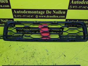 Used Grille Mini Mini (F56) 2.0 16V John Cooper Works Price € 42,35 Inclusive VAT offered by de Nollen autorecycling