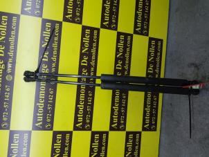 Used Set of gas struts for boot Peugeot 308 (4A/C) 1.6 VTI 16V Price € 24,20 Inclusive VAT offered by de Nollen autorecycling