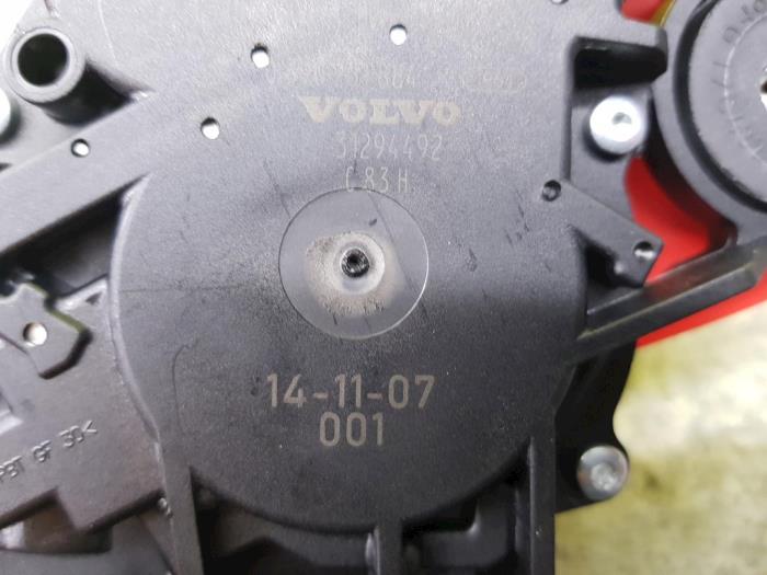 Rear wiper motor from a Volvo V40 (MV) 1.6 D 16V 2015