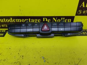 Usagé Bouton de warning Mercedes Vito (639.6) Prix € 90,75 Prix TTC proposé par de Nollen autorecycling