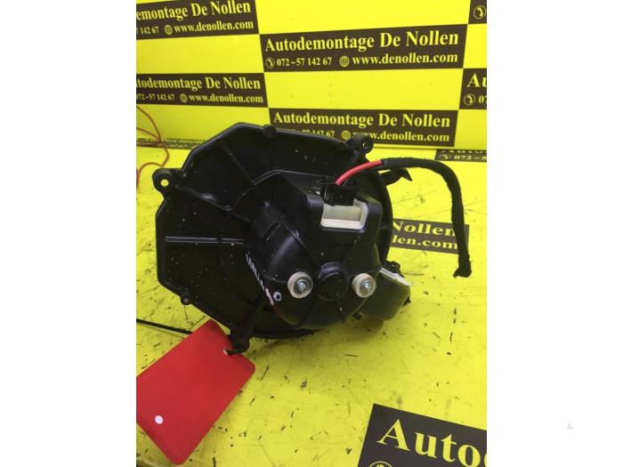 Heating and ventilation fan motor from a Citroën Berlingo Multispace 1.6 VTi 95 16V 2016