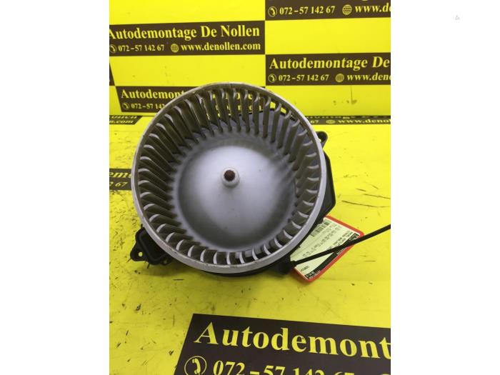 Heating and ventilation fan motor from a Citroën Berlingo Multispace 1.6 VTi 95 16V 2016