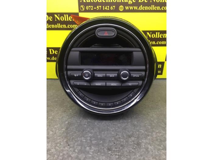 Używane Panel obslugi radia Mini Mini (F56) 1.5 12V Cooper Cena na żądanie oferowane przez autodemontage denollen