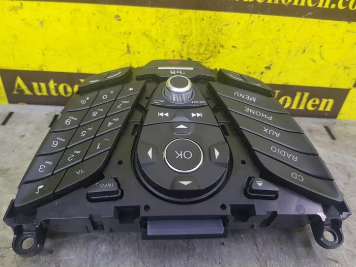 Panel de control de radio de un Ford Fiesta 6 (JA8) 1.0 SCI 12V 80 2015
