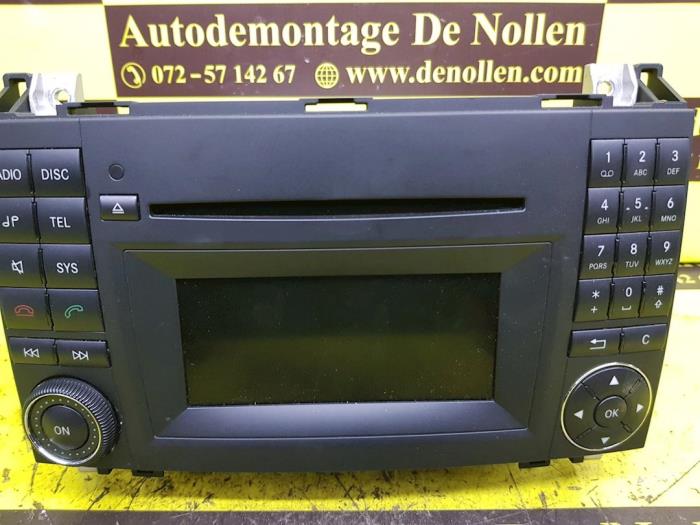 Radio CD player from a Mercedes-Benz Vito (639.7) 2.2 116 CDI 16V Euro 5 2014