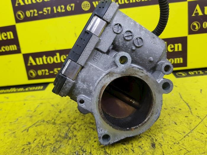 Throttle body from a Peugeot 206 CC (2D) 1.6 16V 2002