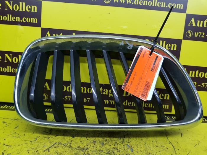 Używane Grill BMW 2 serie (F22) 220d 2.0 16V Cena € 45,00 Procedura marży oferowane przez autodemontage denollen