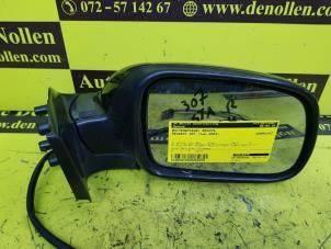 Used Wing mirror, right Peugeot 307 SW (3H) 1.6 16V Price € 35,00 Margin scheme offered by de Nollen autorecycling