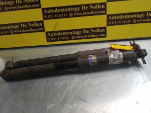 Used Shock absorber kit Kia Rio (DC22/24) 1.5 RS,LS 16V Price € 60,00 Margin scheme offered by de Nollen autorecycling
