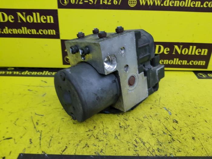 Usagé Bloc ABS Nissan Almera Tino (V10M) 1.8 16V Prix € 106,00 Règlement à la marge proposé par autodemontage denollen