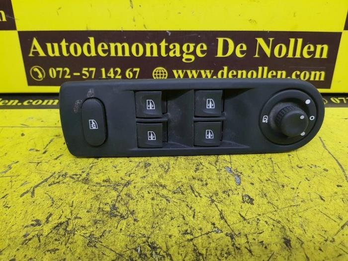 Electric window switch Renault Clio IV 1.2 TCE 16V GT EDC 8200676529