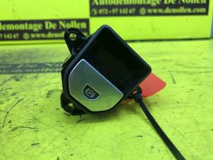 Used Parking brake switch Landrover Range Rover Evoque (LVJ/LVS) 2.0 eD 150 16V Price € 36,30 Inclusive VAT offered by de Nollen autorecycling