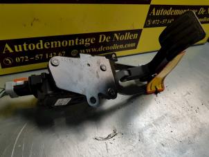 Used Accelerator pedal Peugeot Expert (G9) 1.6 HDi 90 Price € 90,75 Inclusive VAT offered by de Nollen autorecycling