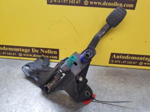 Used Clutch pedal Renault Master IV (EV/HV/UV/VA/VB/VD/VF/VG/VJ) 2.3 dCi 135 16V FWD Price € 100,00 Margin scheme offered by de Nollen autorecycling