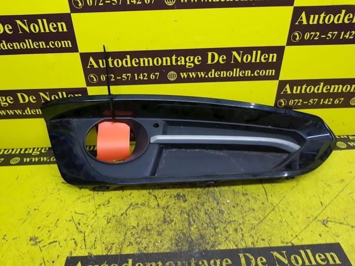 Używane Grill BMW 2 serie (F22) 218d 2.0 16V Cena € 32,00 Procedura marży oferowane przez autodemontage denollen