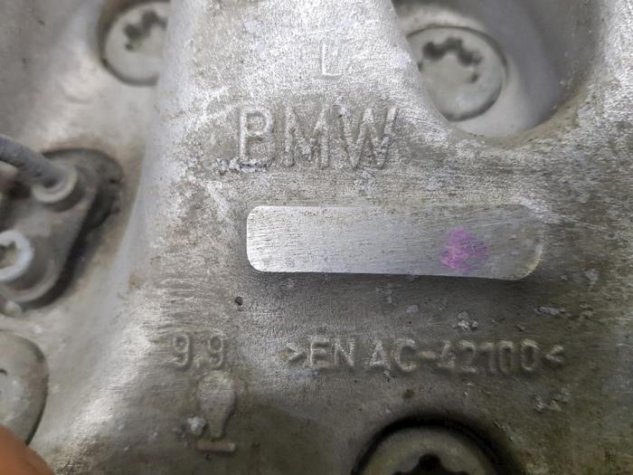 Knuckle, front left from a BMW 1 serie (F21) M140i 3.0 24V 2017