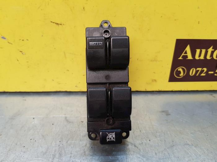 Usados Interruptor de ventanilla eléctrica Mazda Premacy 1.8 16V Exclusive HP Precio € 45,00 Norma de margen ofrecido por autodemontage denollen