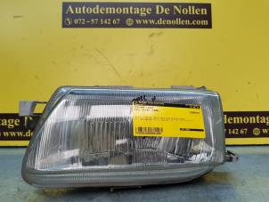 Używane Reflektor lewy Opel Astra F (53/54/58/59) 1.6i Cena € 25,00 Procedura marży oferowane przez de Nollen autorecycling