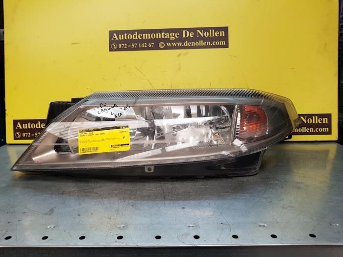 Używane Reflektor lewy Renault Laguna II Grandtour (KG) 1.8 16V Cena € 81,00 Procedura marży oferowane przez autodemontage denollen