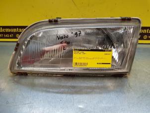 Used Headlight, left Volvo S40 (MS) 1.8 16V Price € 40,00 Margin scheme offered by de Nollen autorecycling