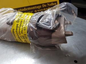 Begagnade Främre säkerhetsbälte, höger Volvo V40 (VW) 1.8i 16V Pris € 75,00 Marginaltabell erbjuds av de Nollen autorecycling