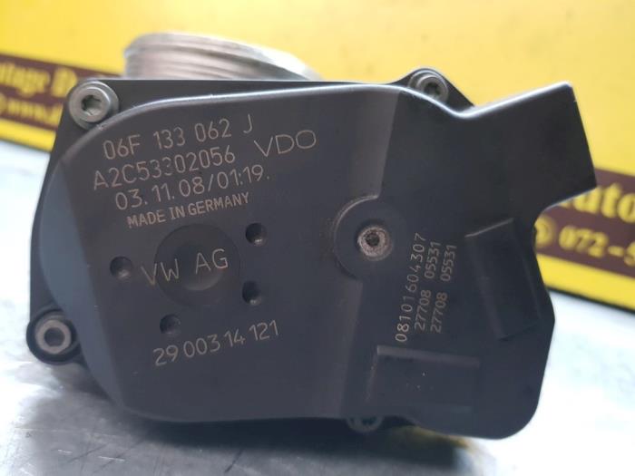 Drosselklappengehäuse van een Audi A4 Avant (B8) 1.8 TFSI 16V 2010
