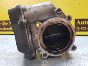Drosselklappengehäuse van een Audi A4 Avant (B8) 1.8 TFSI 16V 2010