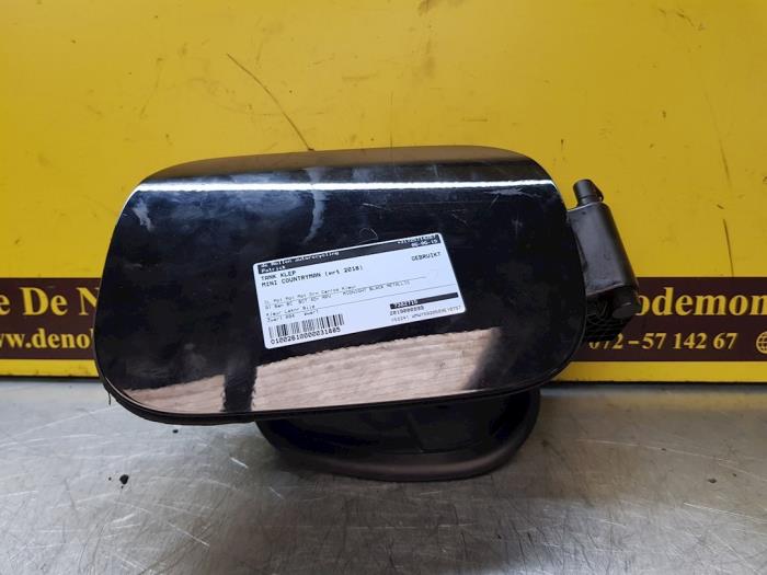 Begagnade Tanklucka Mini Countryman (F60) 2.0 16V Cooper S Pris € 108,90 Inklusive moms erbjuds av autodemontage denollen