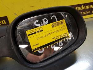 Używane Lusterko zewnetrzne lewe Renault Clio II (BB/CB) 1.6 16V Cena € 30,00 Procedura marży oferowane przez de Nollen autorecycling