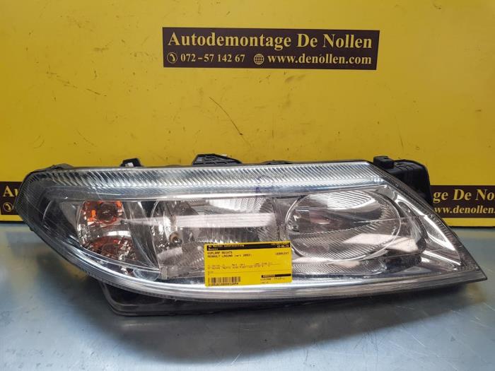 Używane Reflektor prawy Renault Laguna II (BG) 2.0 16V IDE Cena € 36,00 Procedura marży oferowane przez autodemontage denollen