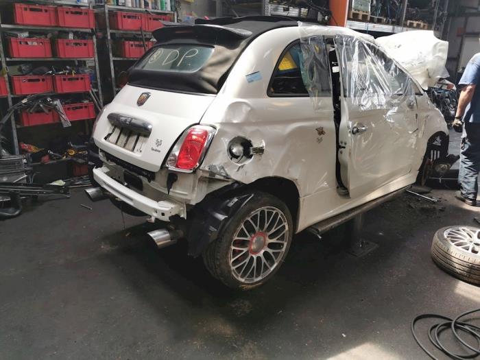 Begagnade Baklucka Fiat 500C/595C/695C 1.4 T-Jet 16V Pris € 315,00 Marginaltabell erbjuds av autodemontage denollen