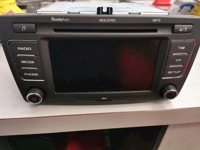 Radio CD Spieler van een Skoda Octavia (1Z3) 2.0 Turbo FSI 16V RS 2012
